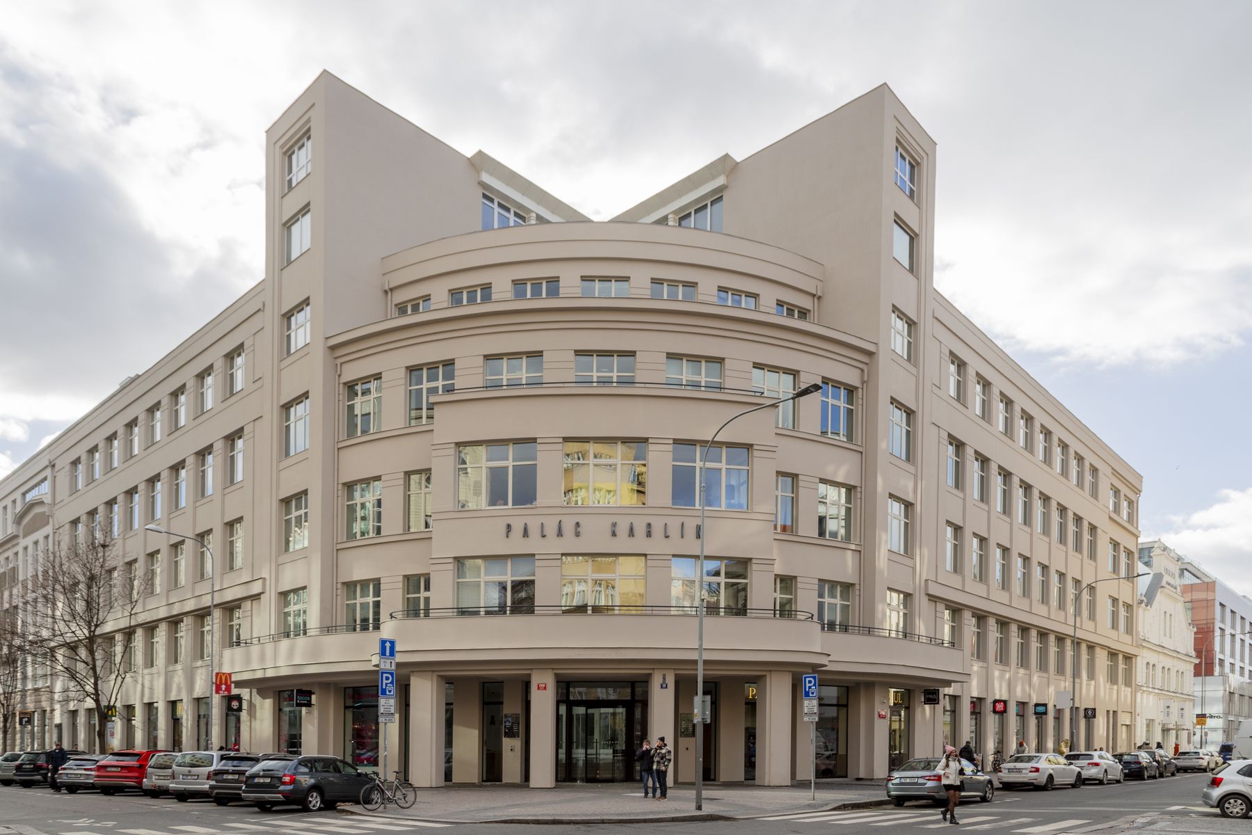 Palác Karlín exterior